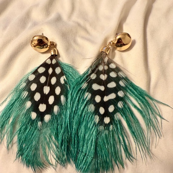 Elegant Gold and Green Feather Earrings - Picture 3 of 3